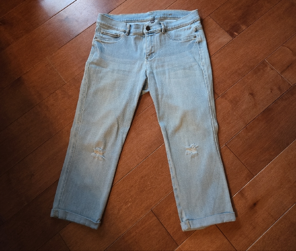 NEW YORK AND COMPANY Light Blue Women's Crop Jeans